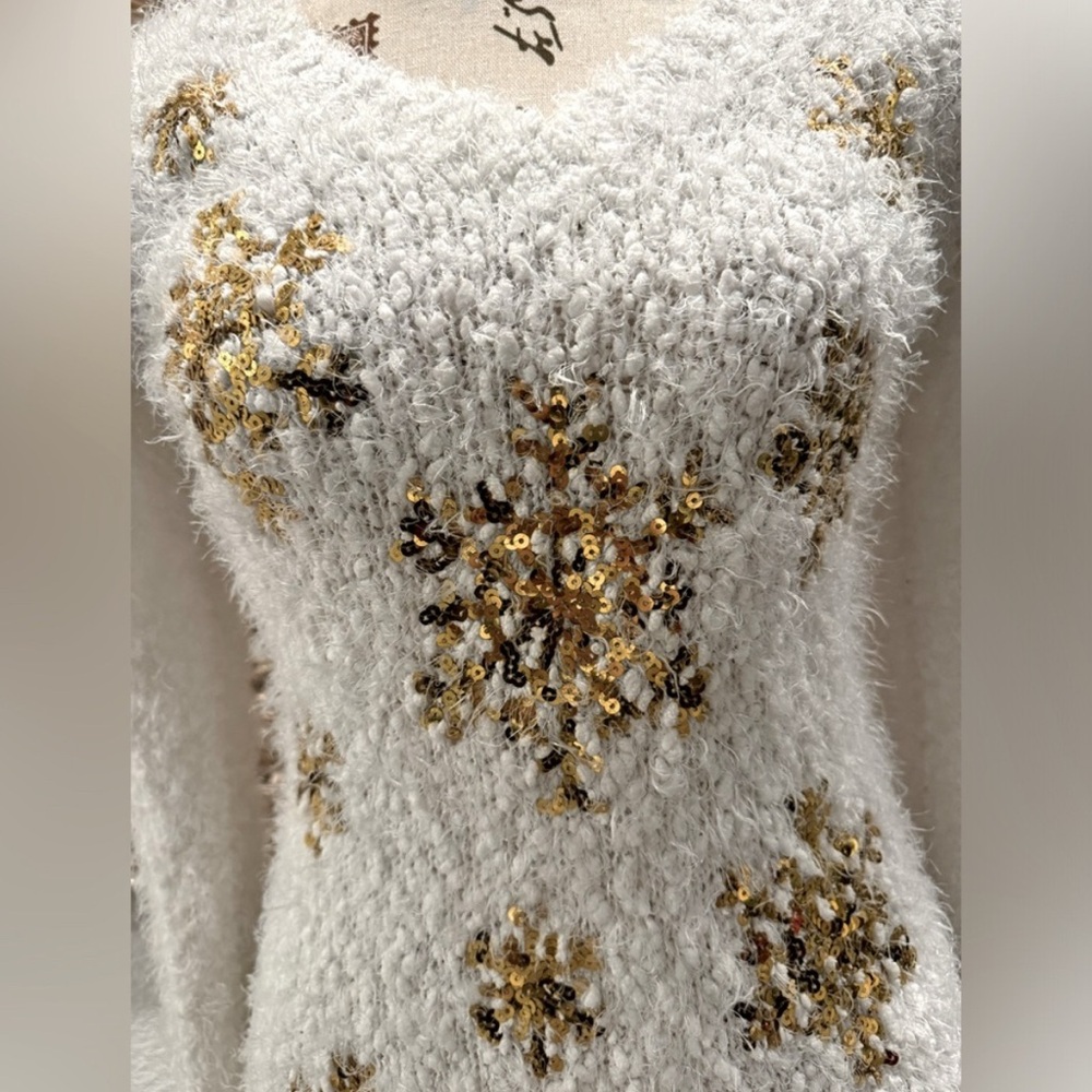 Holiday Time White w/ Gold Stars Long Sleeve Sweater- size M - Picture 5 of 8